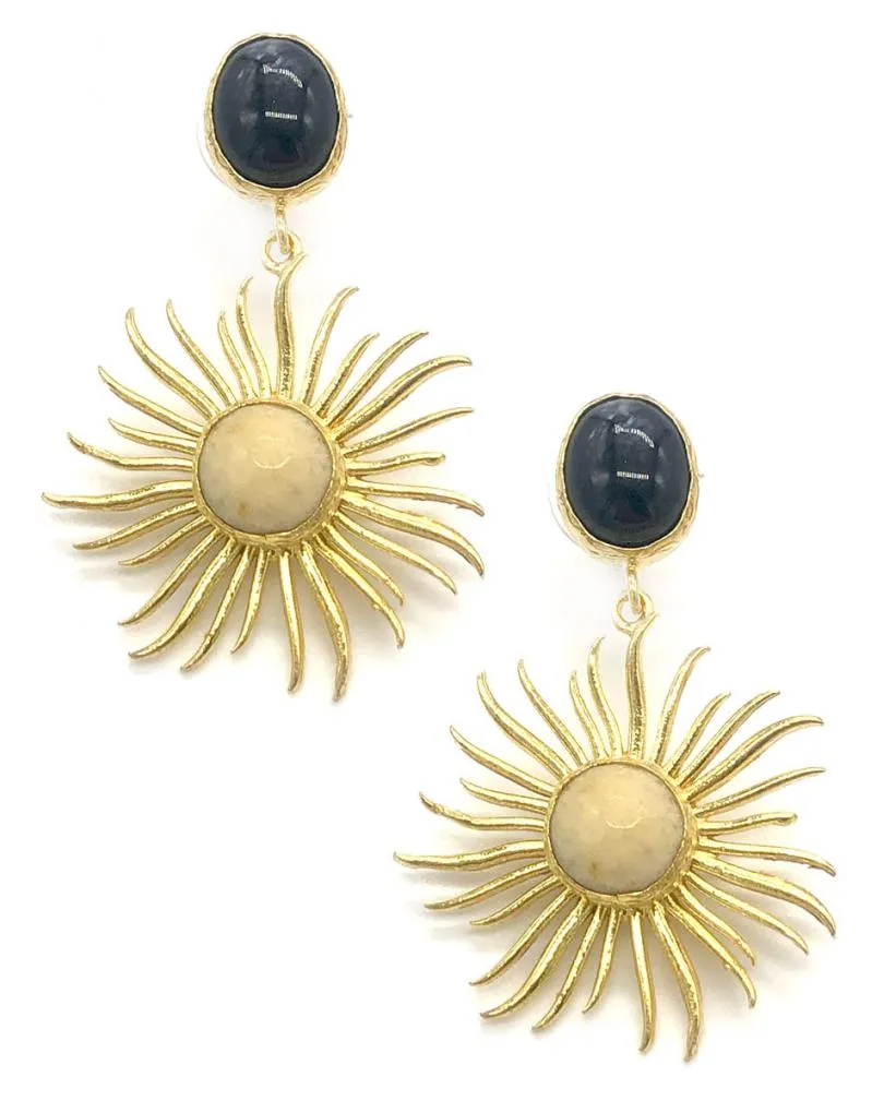 PENDIENTES SOL BAÑADO EN ORO BICOLOR PIEDRA ONIX Y PIEDRA NATURAL BLANCA